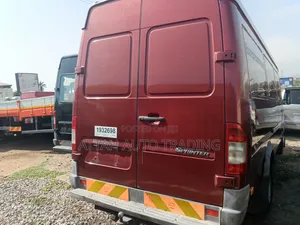 Mercedes-Benz Sprinter 2000 Pink