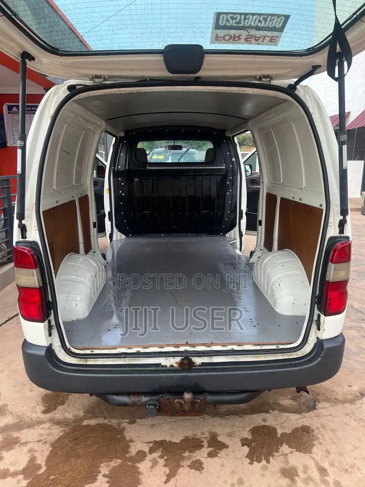 Toyota HiAce 2011 White