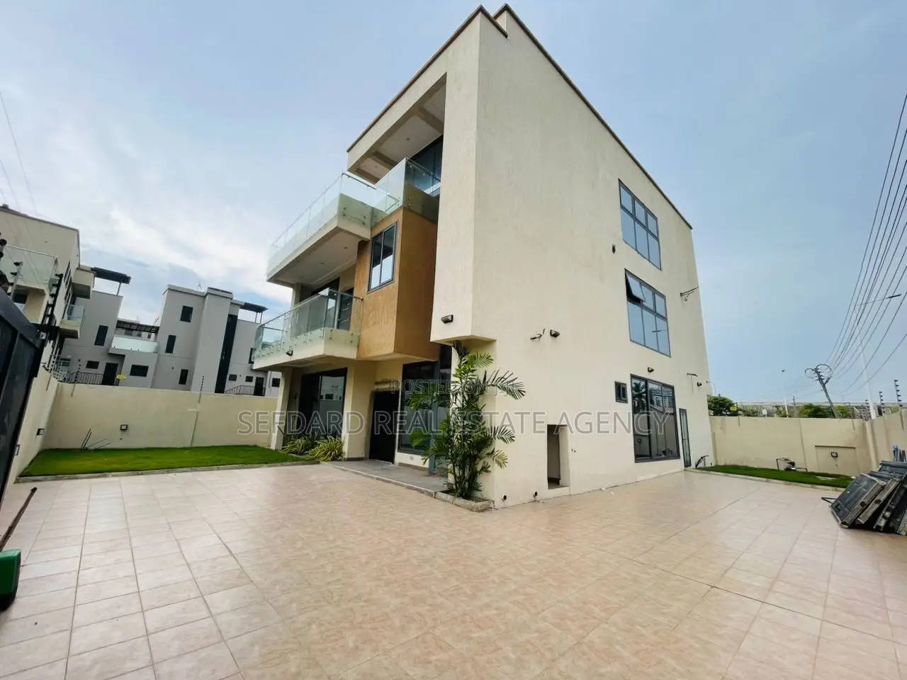 5bdrm Penthouse in Sefdard Properties, Roman Ridge for sale