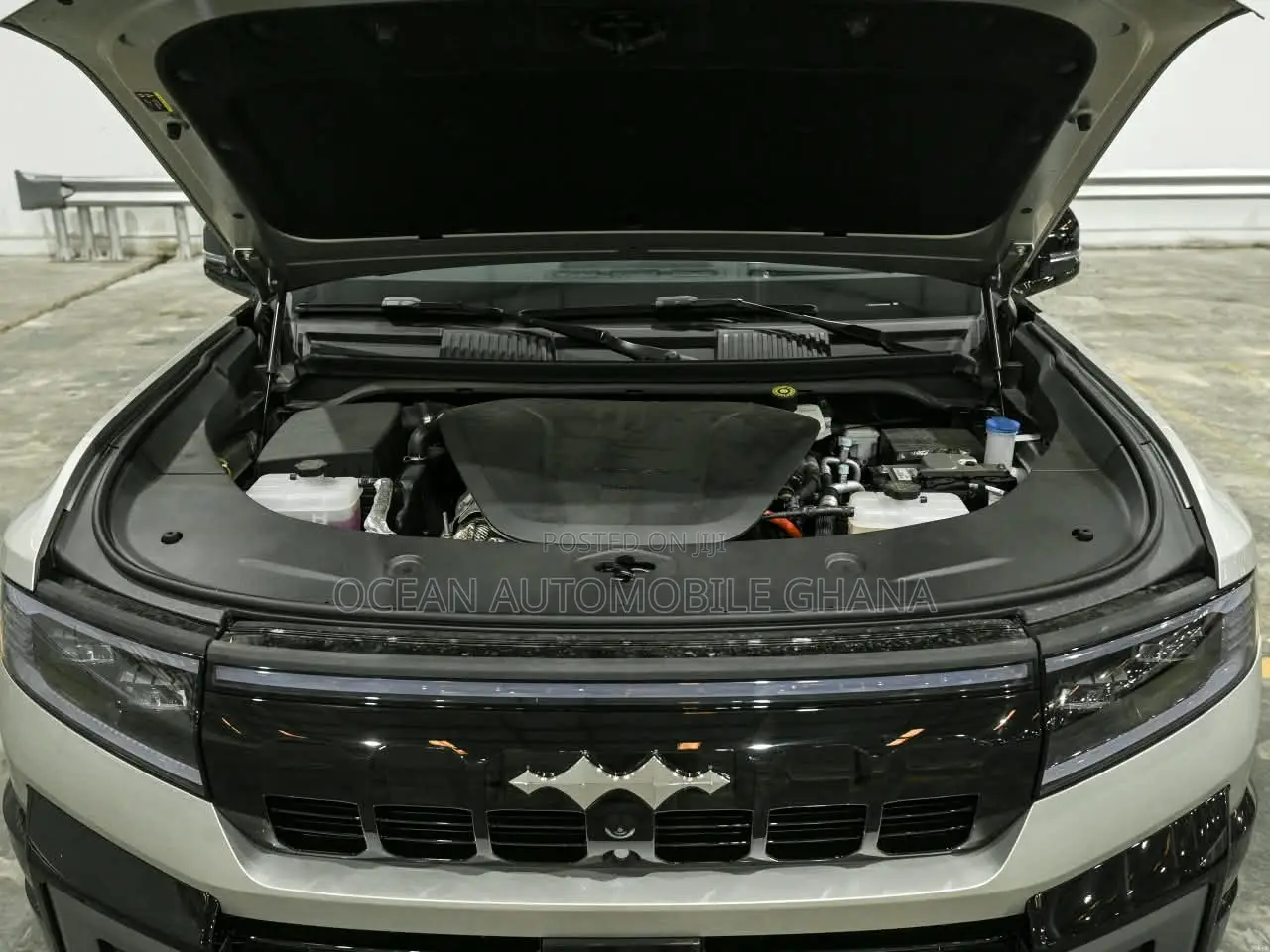 New BYD Leopard 8 2.0 Hybrid AWD 2025 Silver