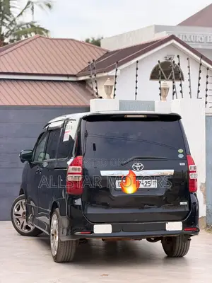 Toyota Voxy V 4WD 7-Seater 2012 Black