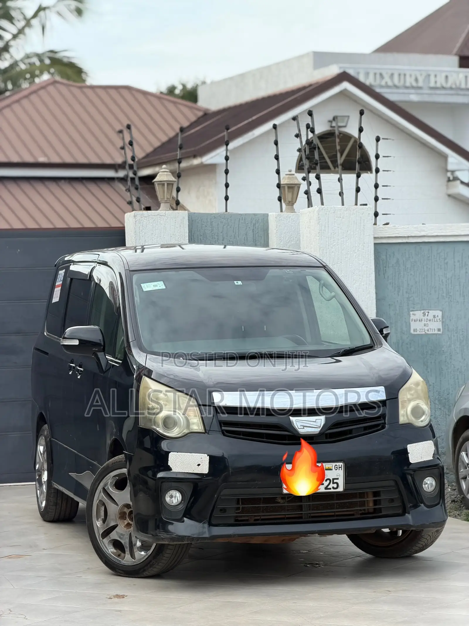 Toyota Voxy V 4WD 7-Seater 2012 Black