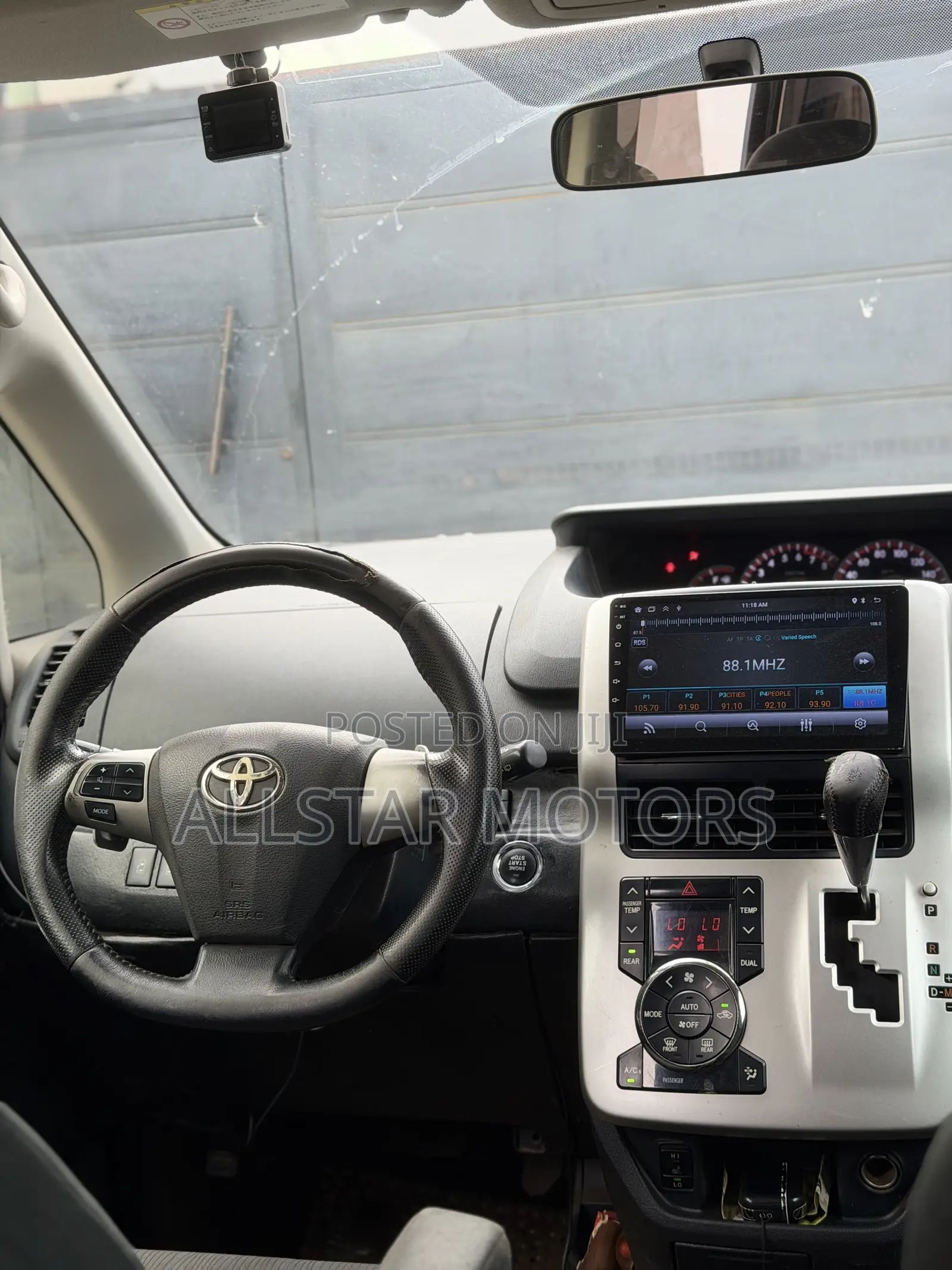 Toyota Voxy V 4WD 7-Seater 2012 Black