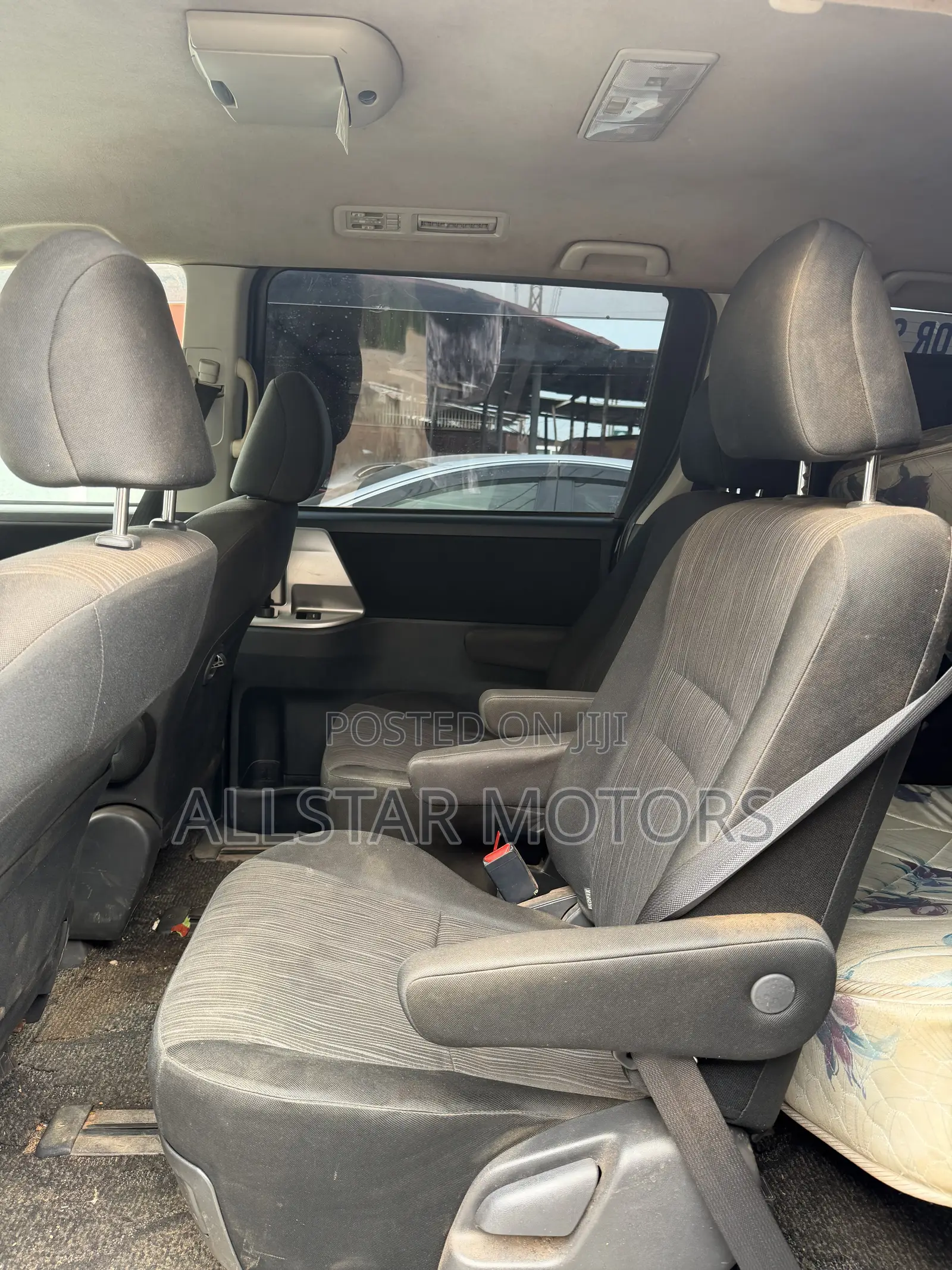 Toyota Voxy V 4WD 7-Seater 2012 Black