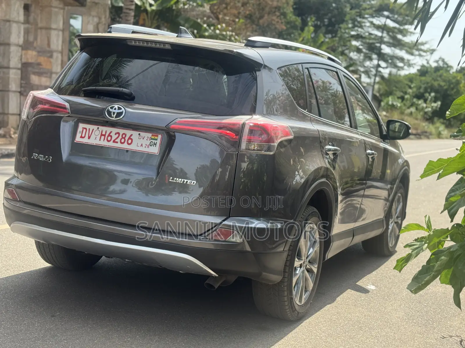 Toyota RAV4 Limited 4dr SUV AWD (2.5L 4cyl 6A) 2018 Gray