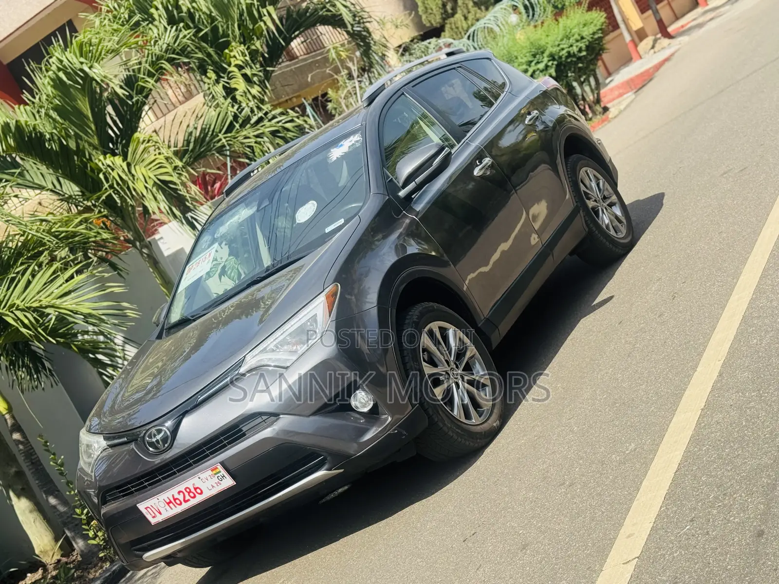 Toyota RAV4 Limited 4dr SUV AWD (2.5L 4cyl 6A) 2018 Gray