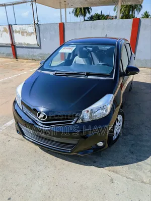 Toyota Vitz 1.3 FWD 3dr 2013 Black