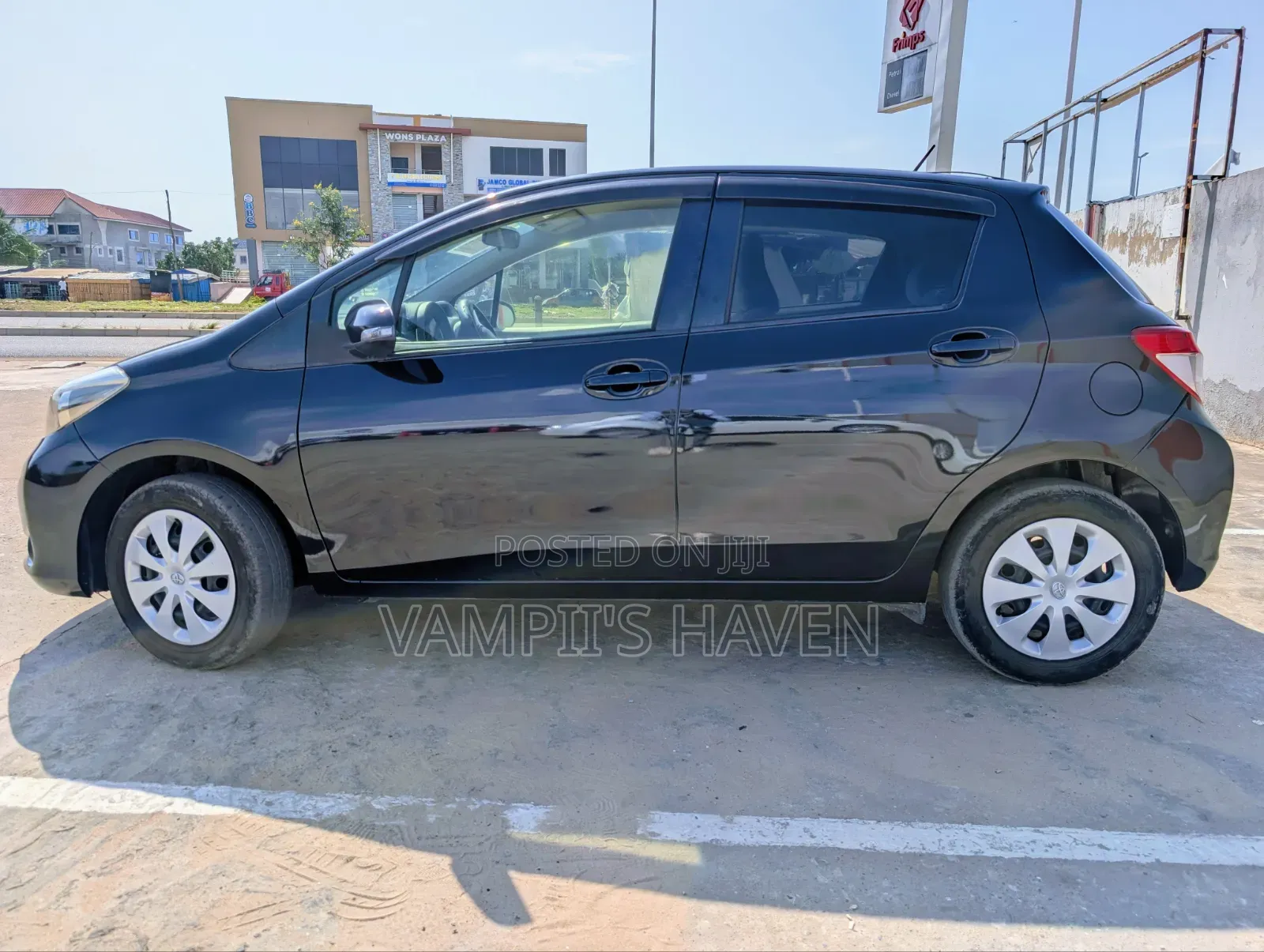Toyota Vitz 1.3 FWD 3dr 2013 Black