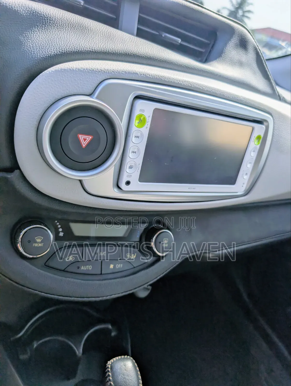 Toyota Vitz 1.3 FWD 3dr 2013 Black