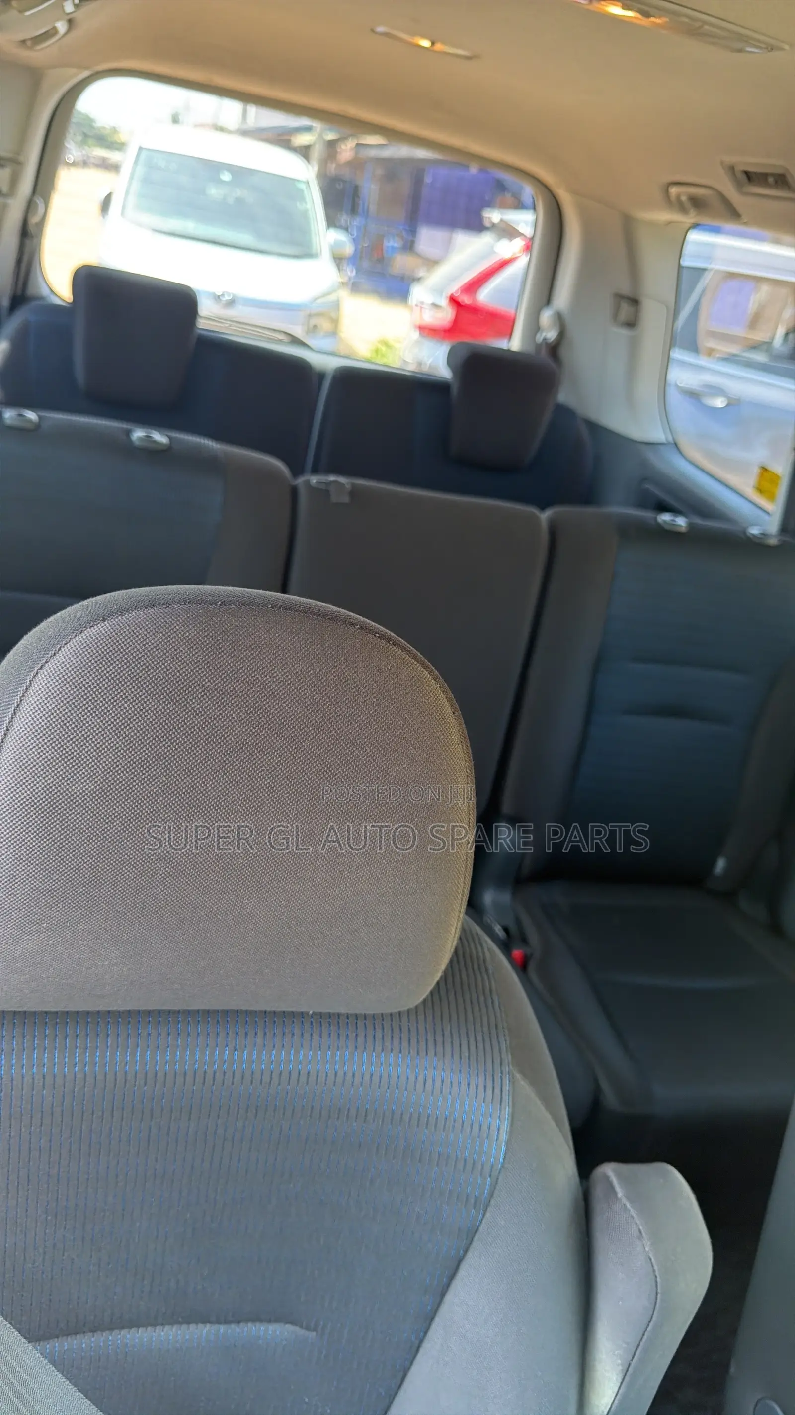 Toyota Voxy V 2WD 8-Seater 2010 White