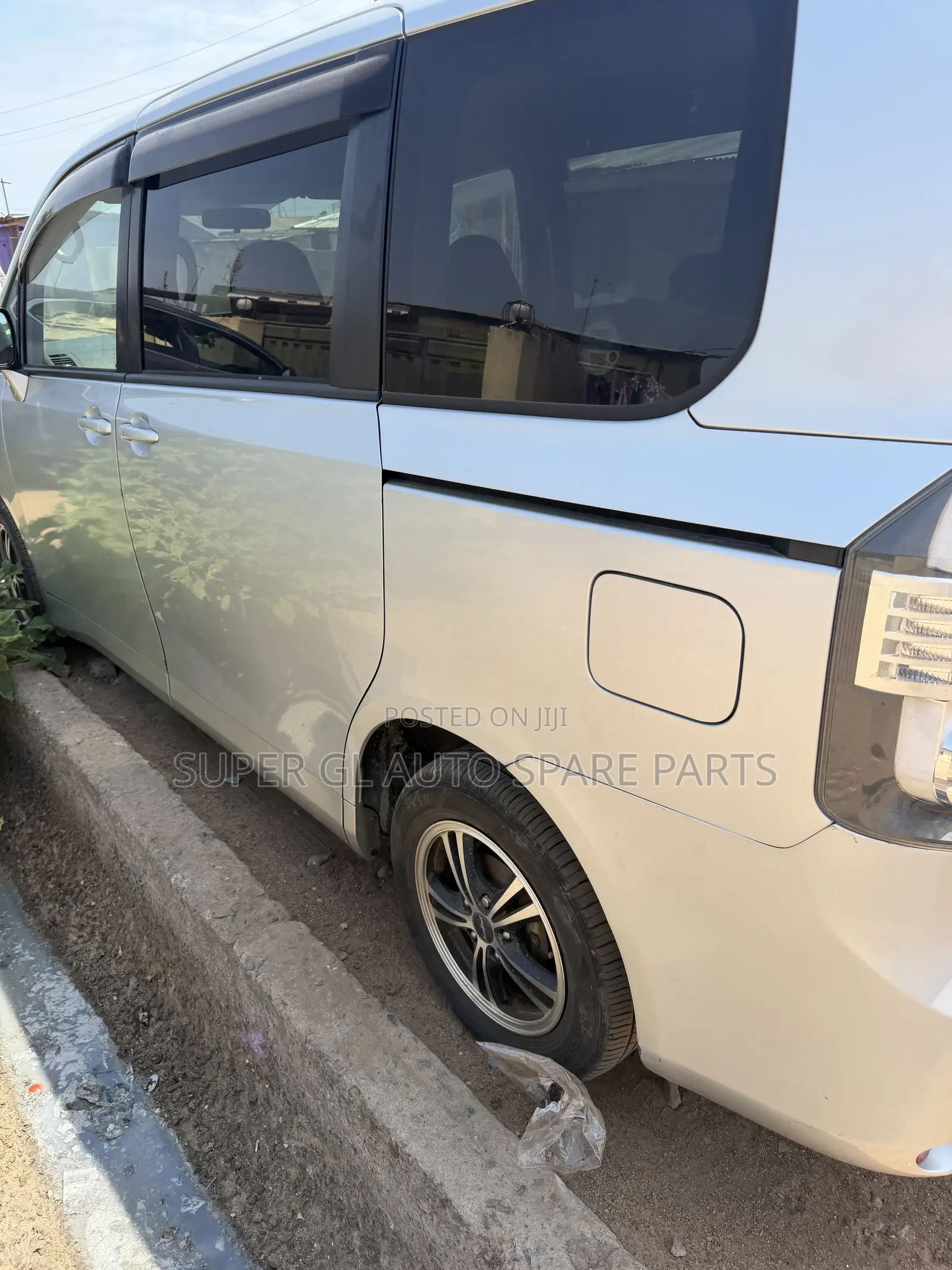 Toyota Voxy V 2WD 8-Seater 2010 Silver