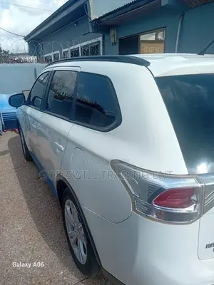 Mitsubishi Outlander SE 4dr SUV AWD (2.4L 4cyl CVT) 2015 White
