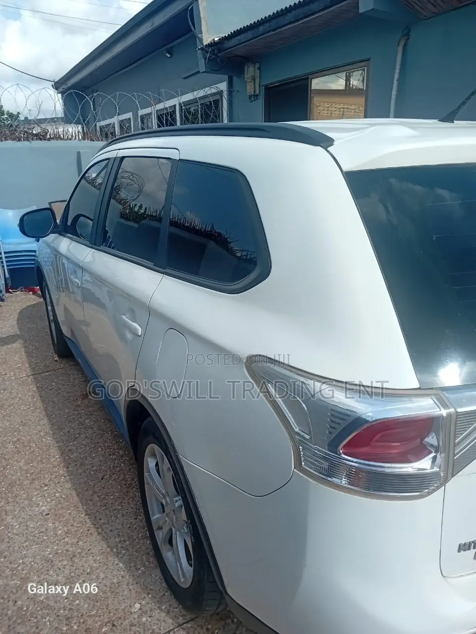 Mitsubishi Outlander SE 4dr SUV AWD (2.4L 4cyl CVT) 2015 White