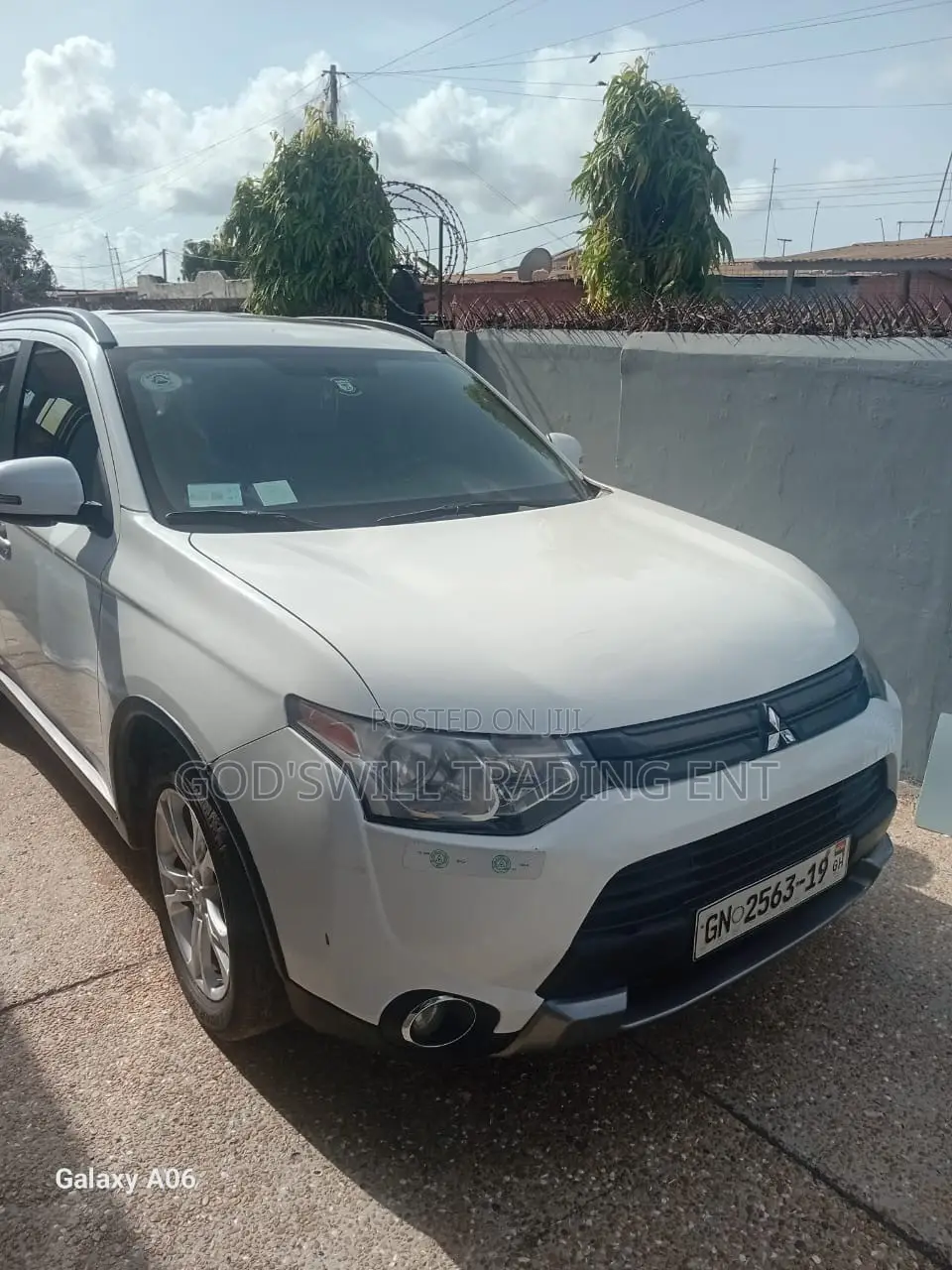 Mitsubishi Outlander SE 4dr SUV AWD (2.4L 4cyl CVT) 2015 White