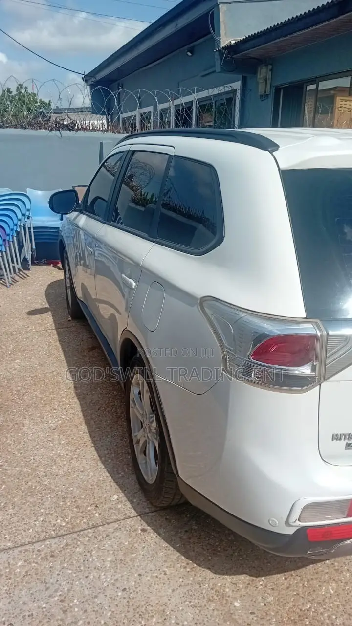 Mitsubishi Outlander SE 4dr SUV AWD (2.4L 4cyl CVT) 2015 White
