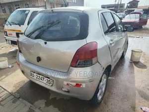 Toyota Vitz 1.0 FWD 3dr 2010 Silver