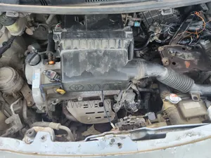 Toyota Vitz 1.0 FWD 3dr 2010 Silver