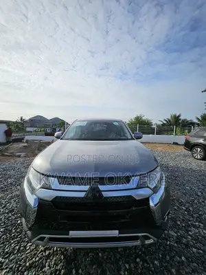 Mitsubishi Outlander SE FWD 2019 Gray