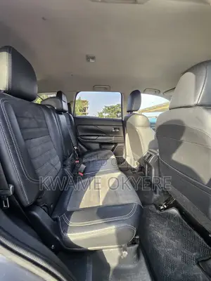 Mitsubishi Outlander SE FWD 2019 Gray