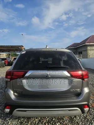 Mitsubishi Outlander SE FWD 2019 Gray