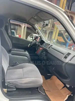 Toyota Grand HiAce G 3.0 Diesel Turbo 4WD 8-Seater 2001 White