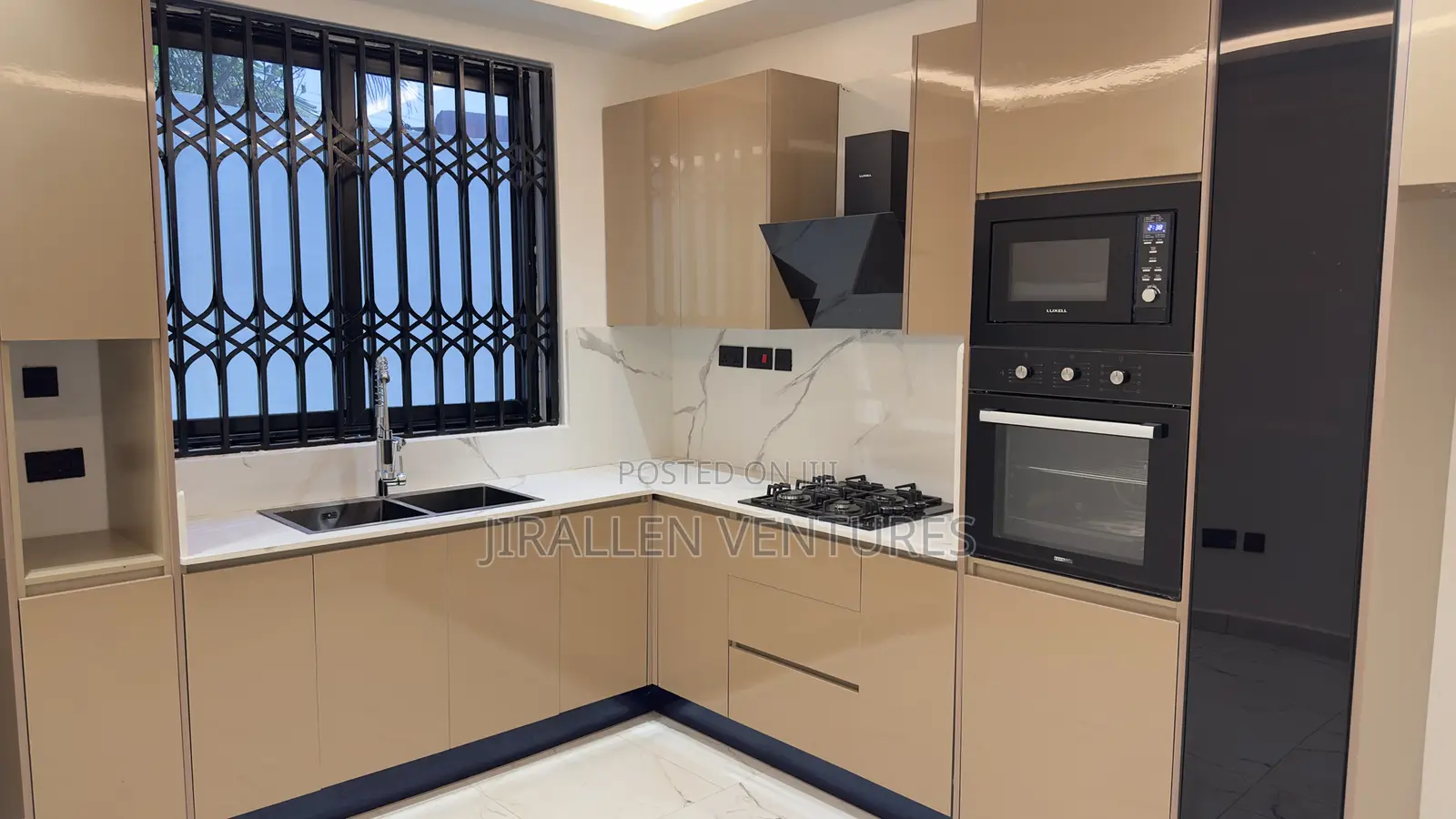 4bdrm House in Adenta for sale