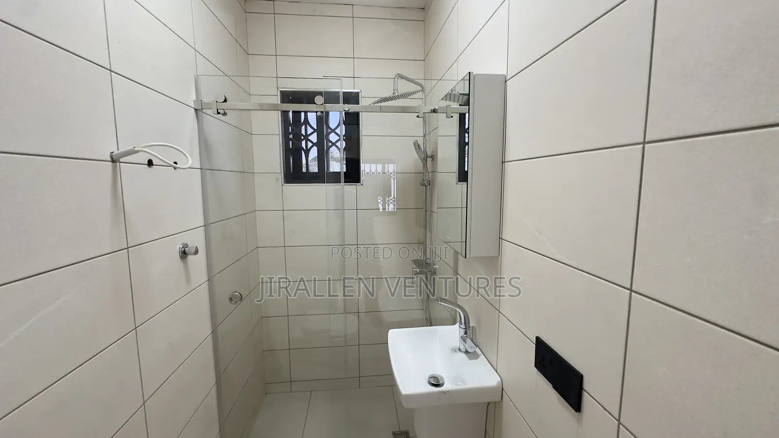 4bdrm House in Adenta for sale
