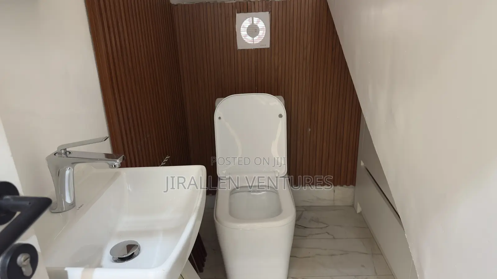 4bdrm House in Adenta for sale