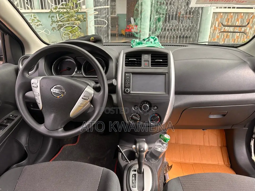 Nissan Versa 1.6 SV 2019 Silver