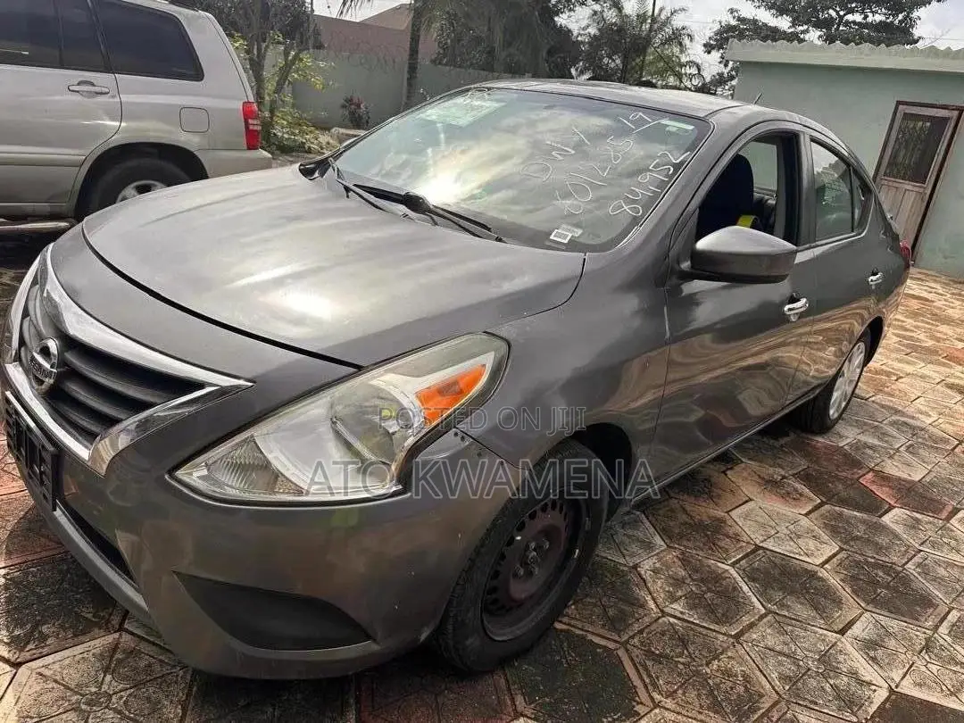 Nissan Versa 1.6 SV 2019 Silver