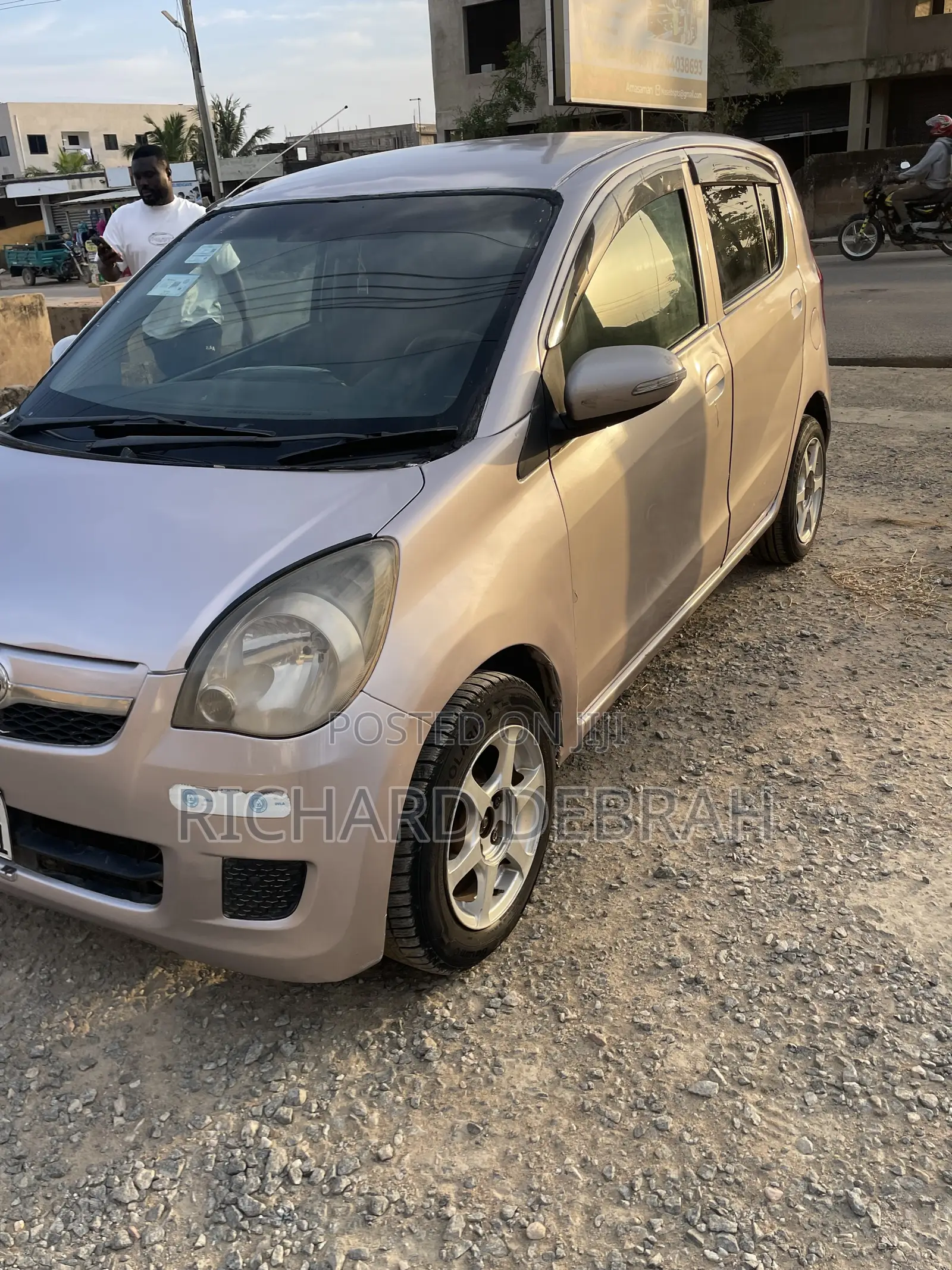 Daihatsu Mira 2011 Pink