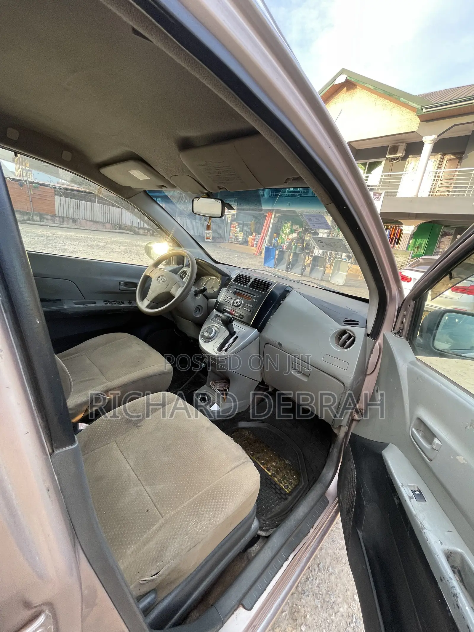 Daihatsu Mira 2011 Pink