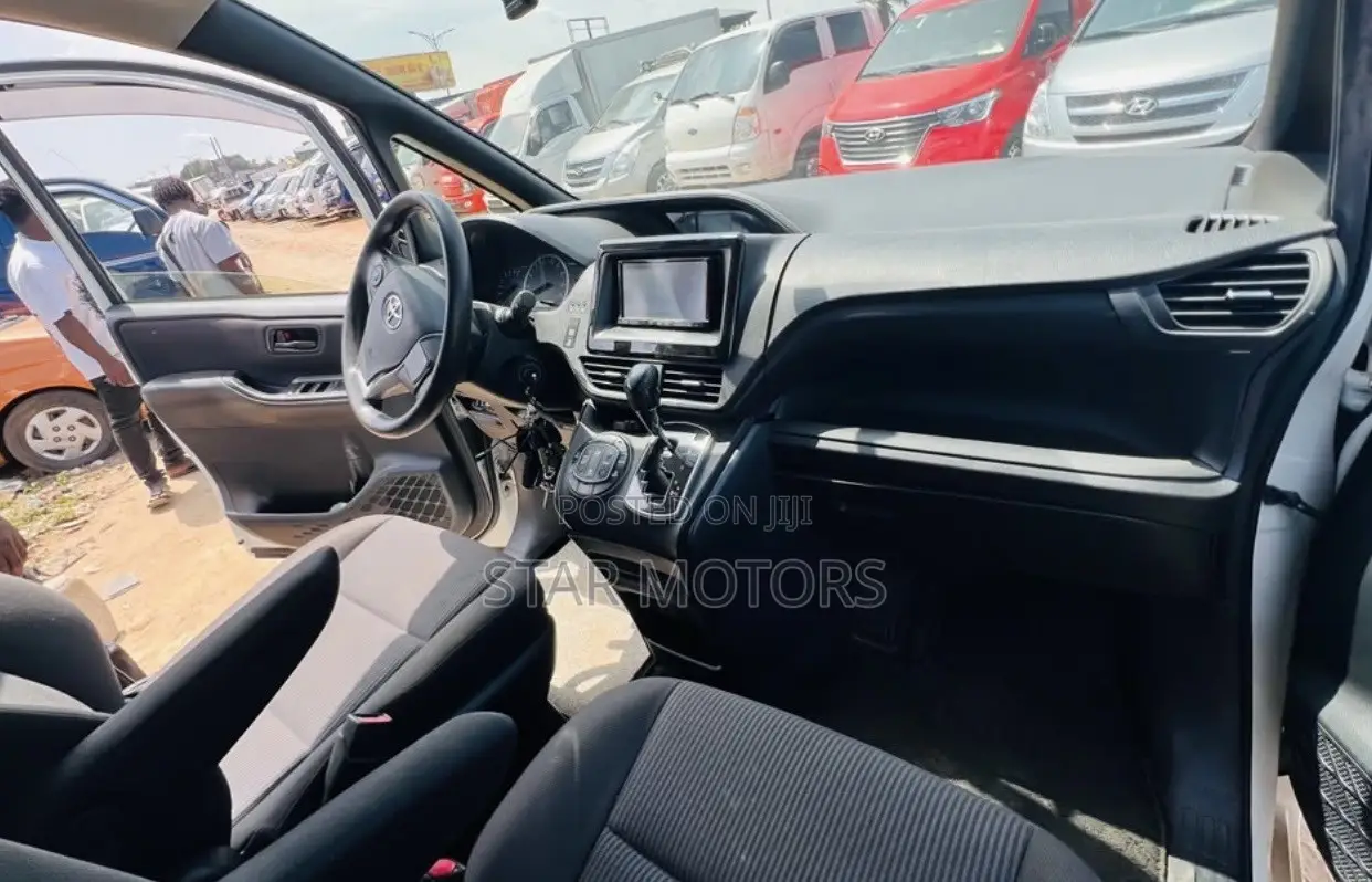Toyota Voxy 2015 White
