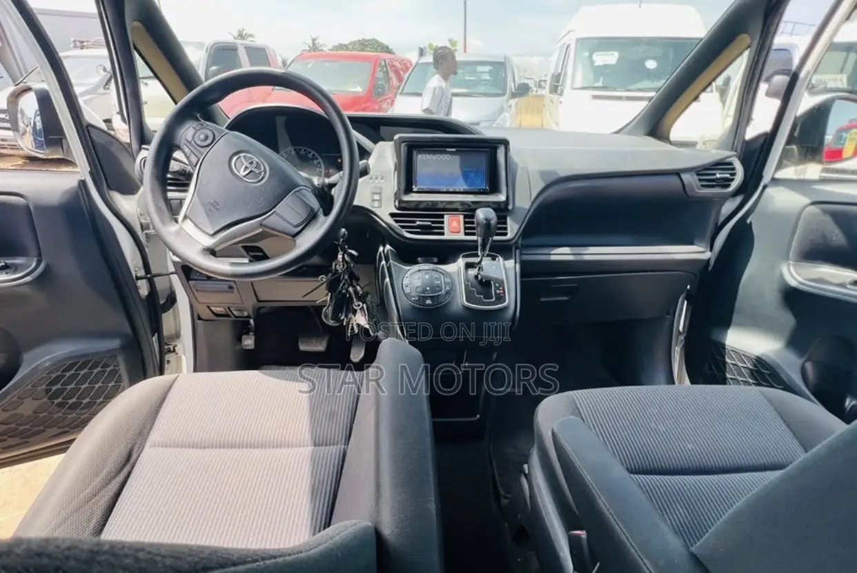 Toyota Voxy 2015 White