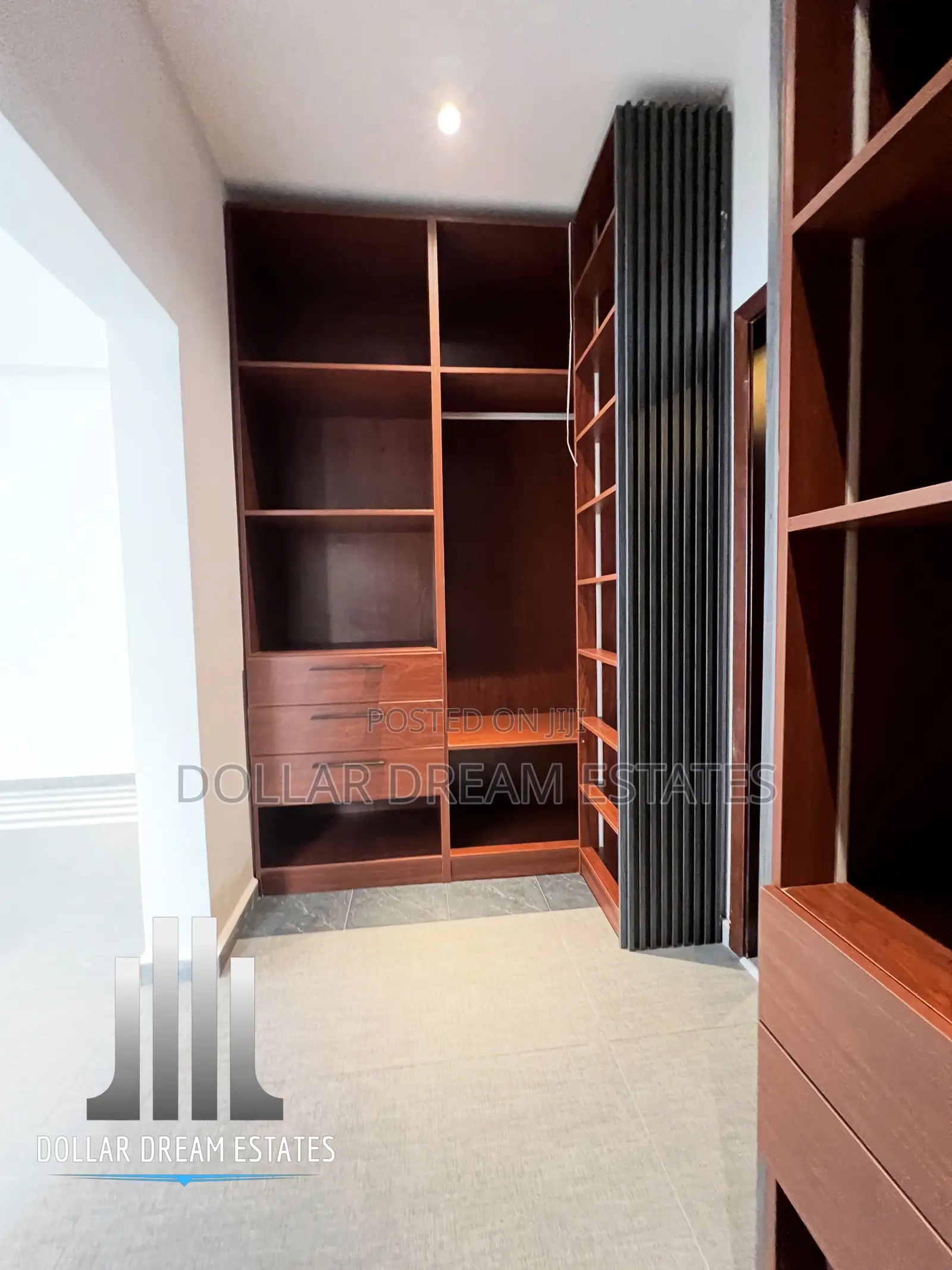 4bdrm Townhouse/Terrace in East Legon for sale