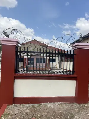 3bdrm House in Ahodwo Daban Main, Kumasi Metropolitan for rent