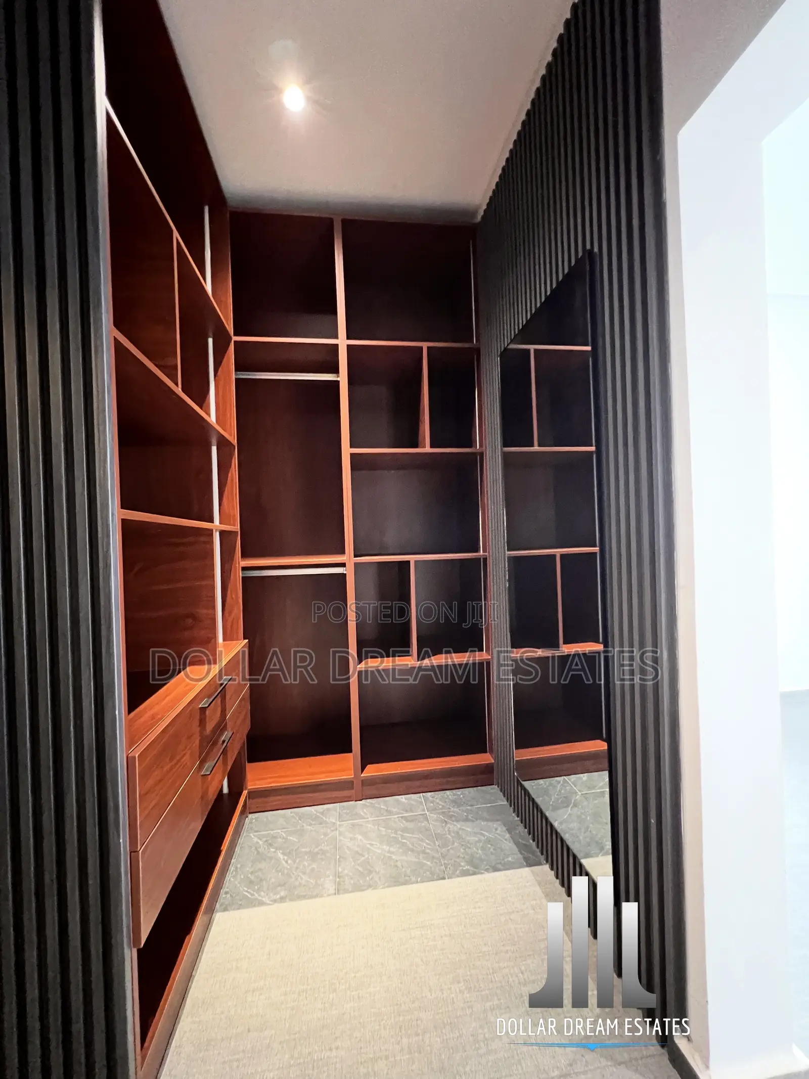 4bdrm Townhouse/Terrace in East Legon for sale