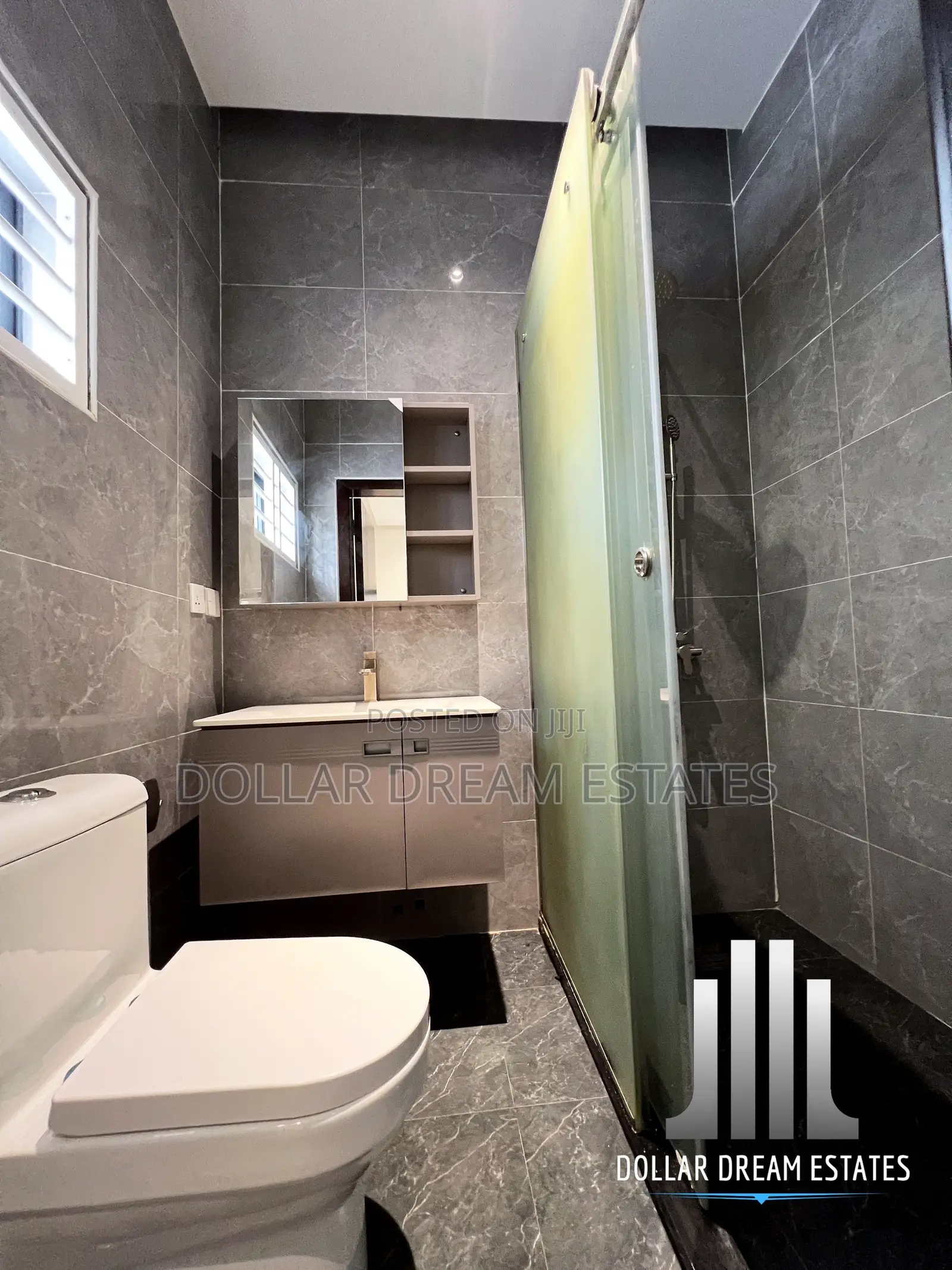 4bdrm Townhouse/Terrace in East Legon for sale