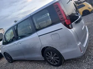 Toyota Noah 2016 Silver