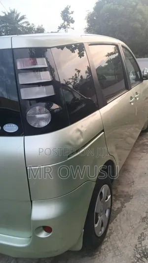 Toyota Sienta 1.5 AWD 2012 Pearl