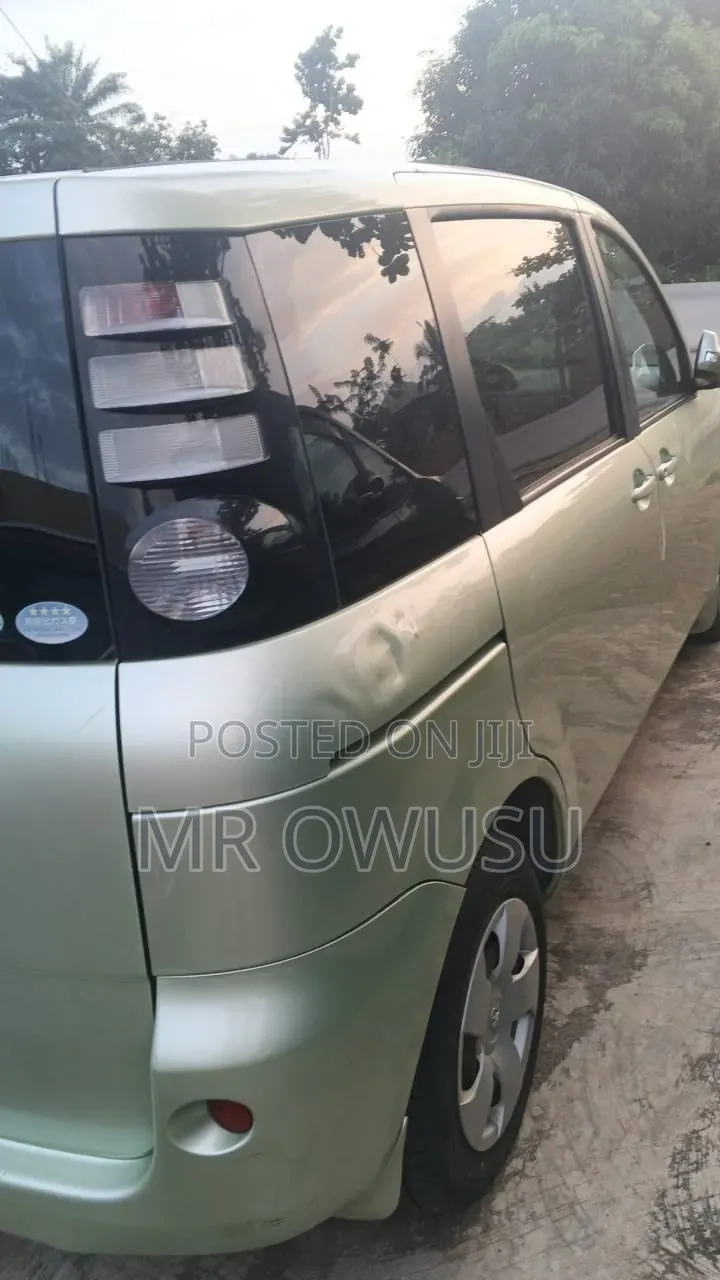 Toyota Sienta 1.5 AWD 2012 Pearl