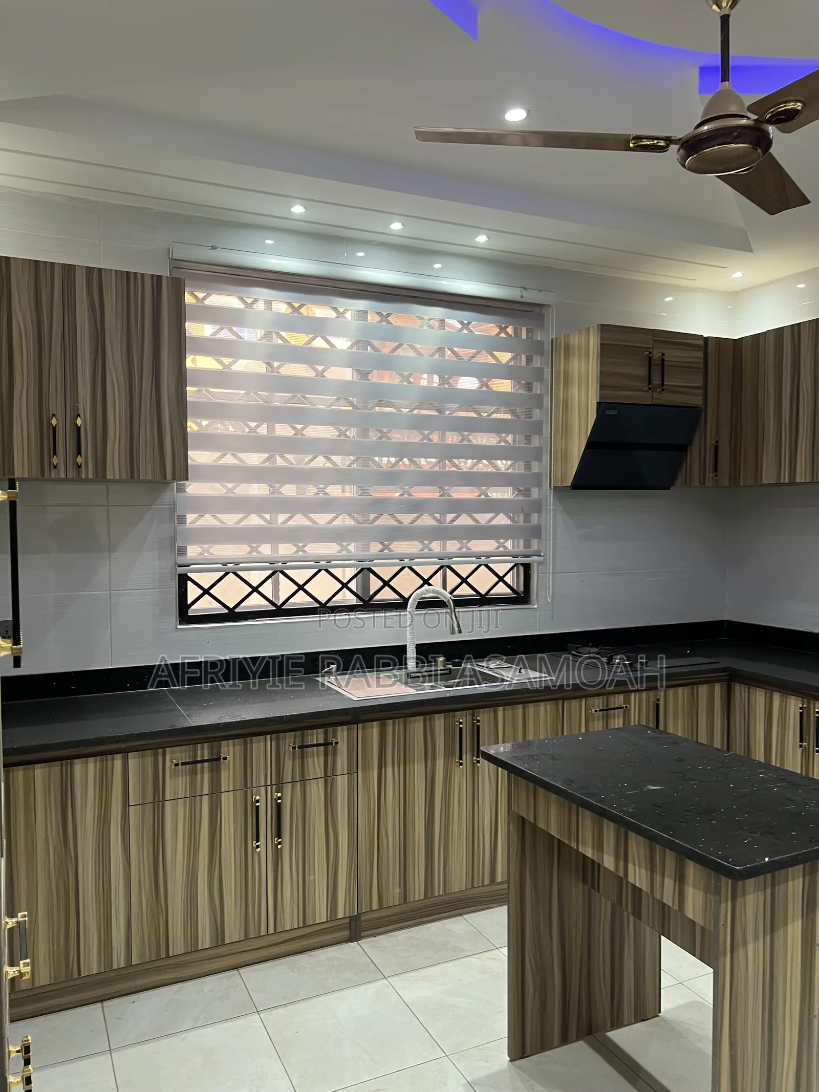 6bdrm House in Santasi Anyinam, Kumasi Metropolitan for sale