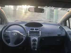 Toyota Vitz 1.0 FWD 5dr 2010 Silver