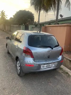 Toyota Vitz 1.0 FWD 5dr 2010 Silver
