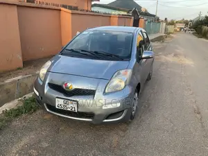 Toyota Vitz 1.0 FWD 5dr 2010 Silver
