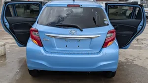 Toyota Vitz 1.3 AWD 5dr 2015 Blue