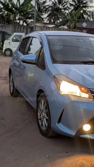 Toyota Vitz 1.3 AWD 5dr 2015 Blue