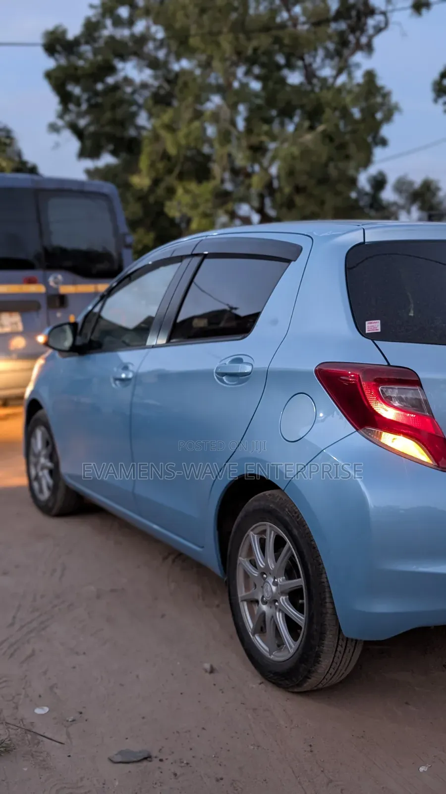 Toyota Vitz 1.3 AWD 5dr 2015 Blue
