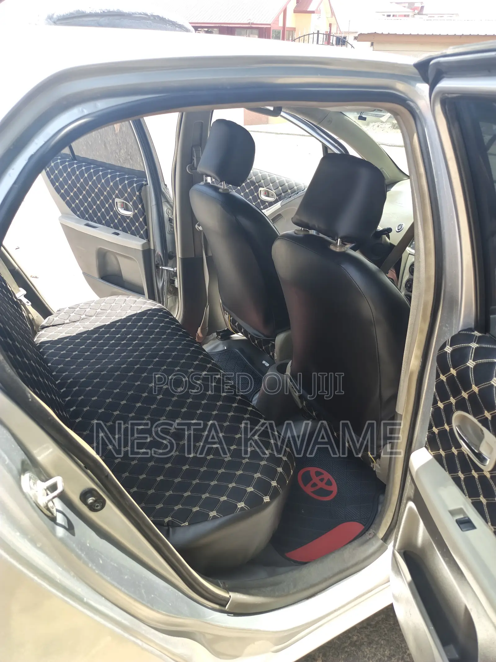 Toyota Vitz 2010 Gray