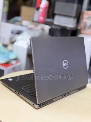 Laptop Dell Precision 7750 16GB Intel Xeon SSD 512GB